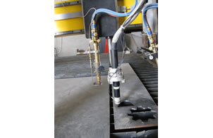 Máquina de Corte por Jacto de Plasma CNC